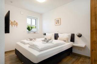 Leni, 3 Schlafzimmer, 2 Bäder, großer eingezäunter Garten in ruhiger Lage! - Greetsiel - 9
