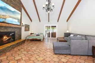 Sunny Spanish Villa Pool Parking & Privacy - Hacienda Heights - 4
