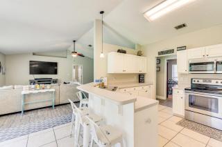6 Mi to Navarre Beach Dog-Friendly Home with Yard - Navarre - 4