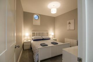 Sea Legs - 2 Bedroom Apartment - Tenby - Tenby - 3