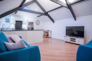 Penthouse At The Mews - 2 Bed Apartment - Tenby - 2