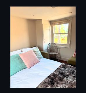 Upstairs at Rumblebees - - 7