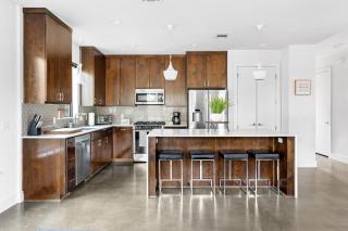 Walk to Restaurants & Entertainment on East Side - Austin - 8