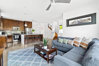 Walk to Restaurants & Entertainment on East Side - Austin - 6