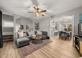 Newly Renovated and Designed Near Downtown - Cleveland - 0