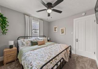 Newly Renovated and Designed Near Downtown - Cleveland - 7