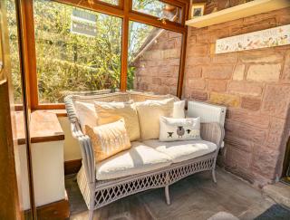 Willow cottage with private hot tub - 9