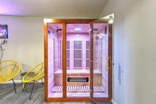 Creek Front Pocono Mountain Getaway with Game room & Sauna - Tobyhanna - 5