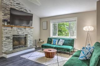 Creek Front Pocono Mountain Getaway with Game room & Sauna - Tobyhanna - 8