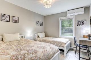 Creek Front Pocono Mountain Getaway with Game room & Sauna - Tobyhanna - 3