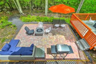 Creek Front Pocono Mountain Getaway with Game room & Sauna - Tobyhanna - 5
