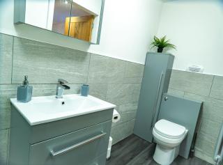 Pine cottage with private hot tub - Upper Hulme - 1