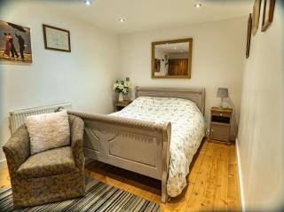 Pine cottage with private hot tub - Upper Hulme - 3