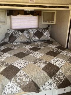 Big Spacious Camper - - 5