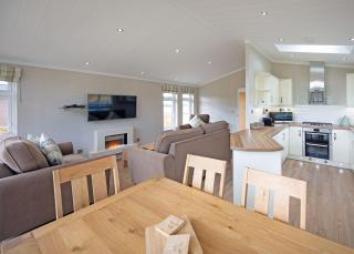 Athelington Hall Farm Lodges - Horham - 6