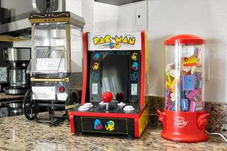 Sunset on the Bay Designer Condo with Private Balcony and Hotel Heated Pool - 9