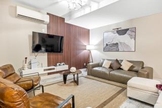 Mid-Century Stay 5BR and 5 Baths w PS5 & Laundry - 6