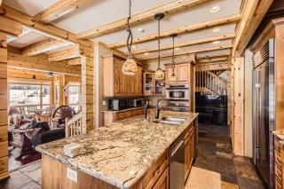 Luxury Home for 12 with Hot Tub Sauna & Mtn Views - 4
