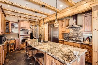 Luxury Home for 12 with Hot Tub Sauna & Mtn Views - 5