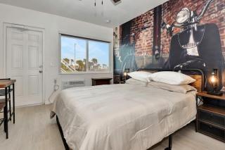 Blue Mist Motel - Room #8 - 6