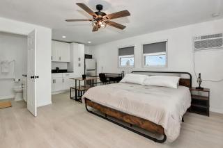 Modern King Suite Steps to Beach - Daytona Beach - 7