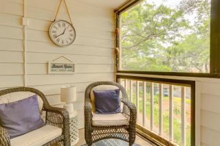 Walk to Beach Hilton Head Condo with Screened Porch - Hilton Head Island - 9