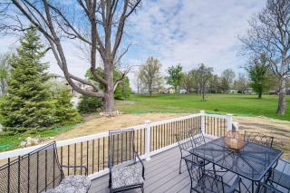 Walk to Lake Erie Sleek Retreat with Screened Patio - Madison - 9