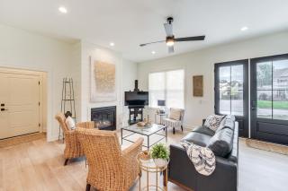 Walk to Lake Erie Sleek Retreat with Screened Patio - 7