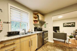 5 STAR ROOM AT BEST LOCATION IN RICHMOND HILL-Walking Plaza, Malls,Train - Richmond Hill - 0