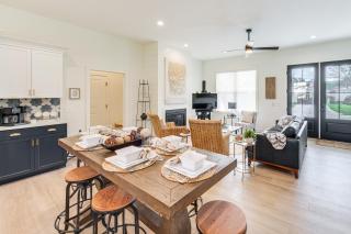 Walk to Lake Erie Sleek Retreat with Screened Patio - 5