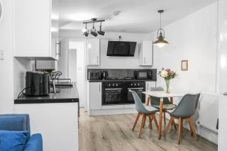 Huge Discounts Off Month Stays, Free Parking, Contractors - Liverpool - 8