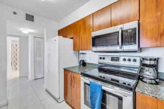 Spacious 1 Bed 1 BTH Brickell Ocean View - 5