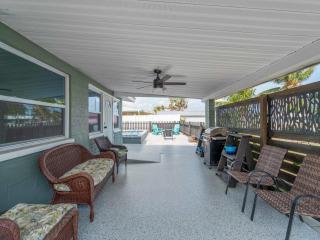 Relaxing modest bungalow- Mins to Beach - Pool - Yard - Englewood - 8