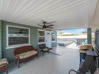 Relaxing modest bungalow- Mins to Beach - Pool - Yard - Englewood - 7