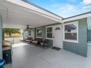 Relaxing modest bungalow- Mins to Beach - Pool - Yard - Englewood - 6