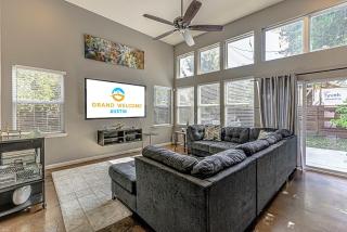 Stylish 3 BDR for 8 Close to Downtown - Austin - 9