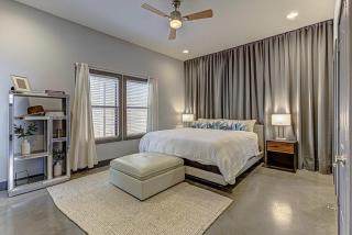 Modern 2 BDR with Loft and Private Cocktail Pool - Austin - 8