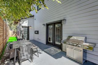 Modern 2 BDR with Loft and Private Cocktail Pool - Austin - 6