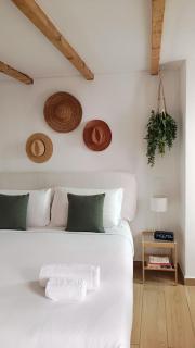 Village Hideaway with Lake views - 7