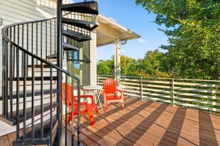 Rooftop Deck 5 mins to downtown - Austin - 9