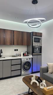 427 Modern Comfort 2BR Apartment with Dining Area & Streaming Access - Dschidda - 7