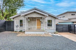 Trendy 2 BDR with Sauna & Cold Plunge Close to DT - Austin - 4