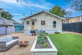 Trendy 2 BDR with Sauna & Cold Plunge Close to DT - Austin - 5