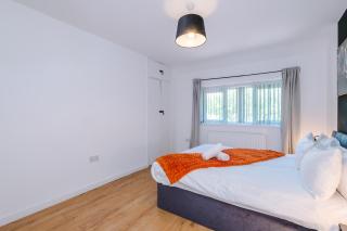 Spacious 4 Bed House in Birmingham City Centre, Ideal for long term with Free Parking - Birmingham - 1