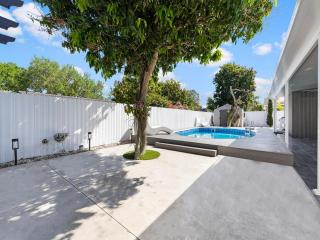 The Chill Sunny Casa Near Beaches - 7