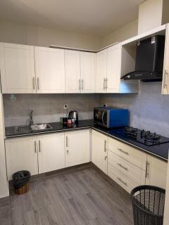 Modern 2BHK Retreat, Family-Ready with Self Check-In - Rawalpindi - 9