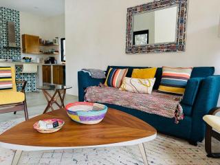 Bright, Stylish Home Near the Beach with Shared Pool - El Pescadero - 8
