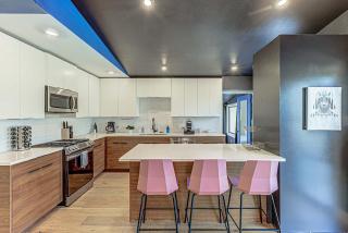 Dream Stay with Pool for up to 20 Guests Mins to DT Austin - Austin - 3