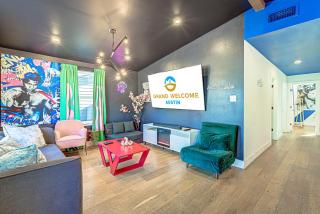 Trendy Stay for 12 with Hot Tub Mins to DT 6th St - Austin - 0