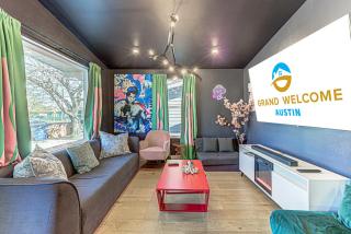 Trendy Stay for 12 with Hot Tub Mins to DT 6th St - Austin - 3